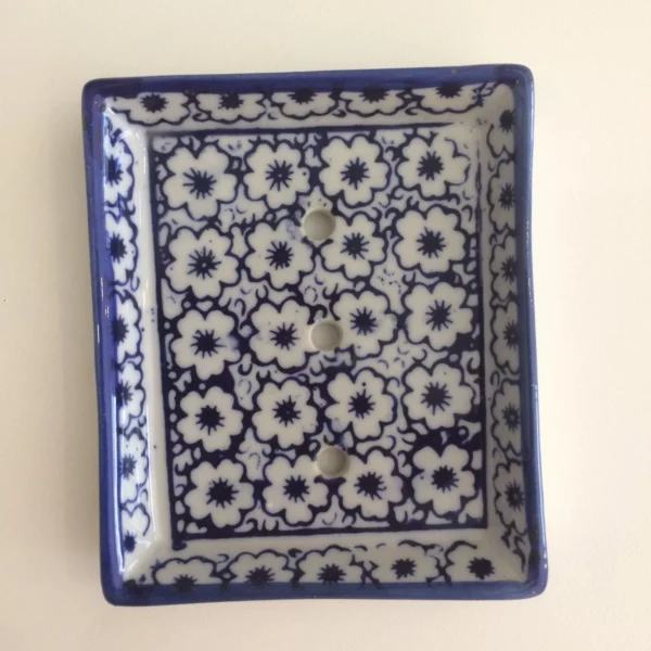 obdlznikova keramicka mydelnicka, modry ornament