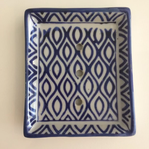 obdlznikova keramicka mydelnicka, modry ornament