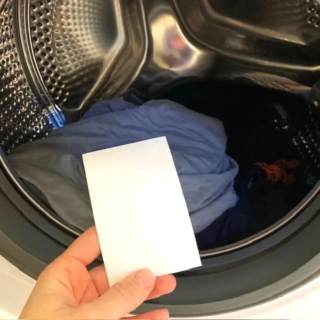 praci pasik, pracka, oblecenie v pracke